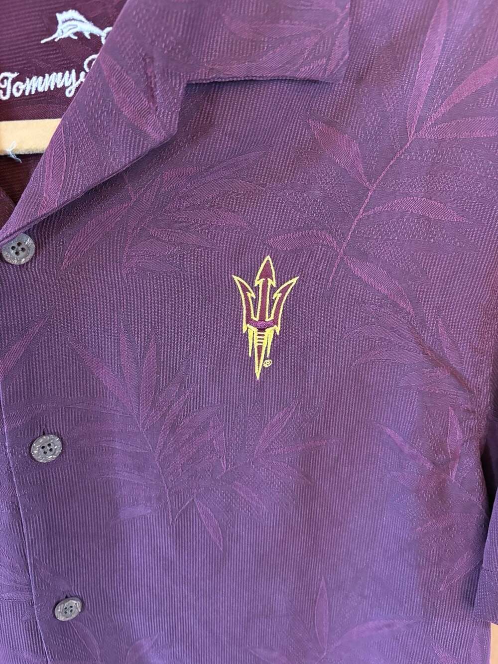 Tommy Bahama ASU Arizona State Sun Devils 100% Silk Maroon Palms Size M - Picture 2 of 6